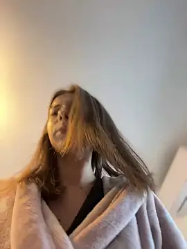 Mia Ethan online show from 28, 1, 2025
