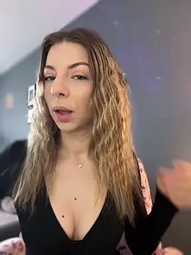 Mia Ethan online show from 7, 4, 2026