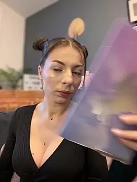 Mia Ethan online show from 12, 2, 2025