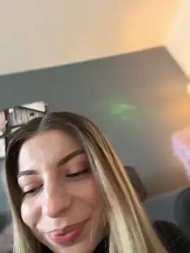 Mia Ethan online show from 23, 4, 2026