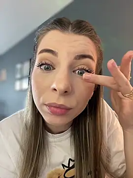 Mia Ethan online show from 25, 5, 2026