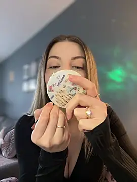 Mia Ethan online show from 31, 3, 2026