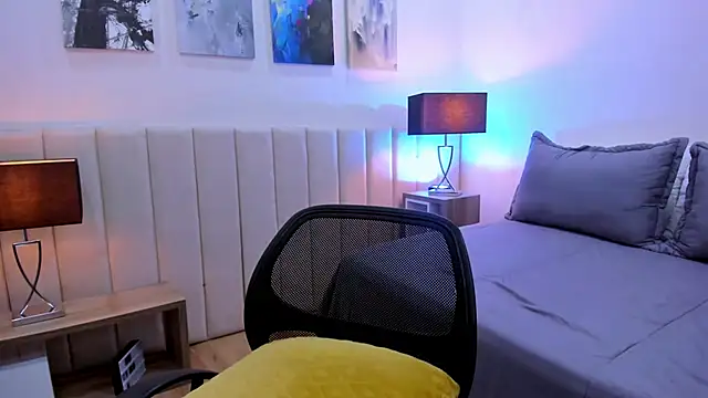 DaniRousse online show from 5, 4, 2026