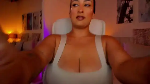 Snapshot of DaniRousse chatting on 12, 3, 2025 DaniRousse online show from 12, 3, 2025