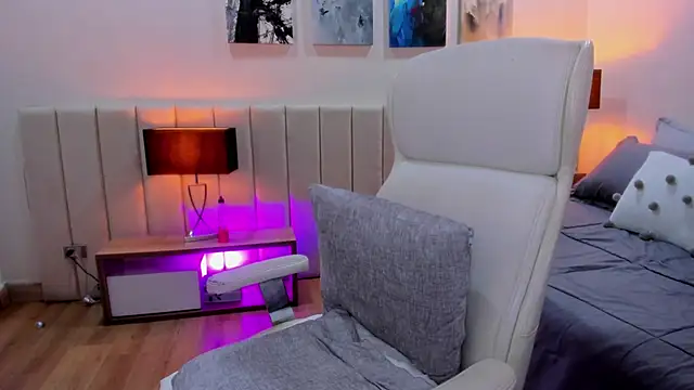 DaniRousse online show from 4, 12, 2025