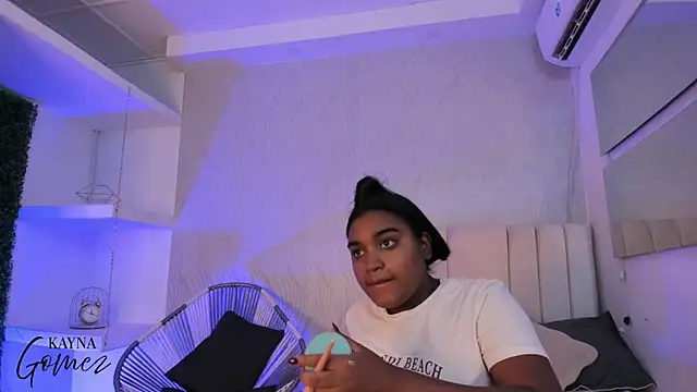 Snapshot of kayna_gomez chatting on 25, 10, 2025 kayna gomez online show from 25, 10, 2025