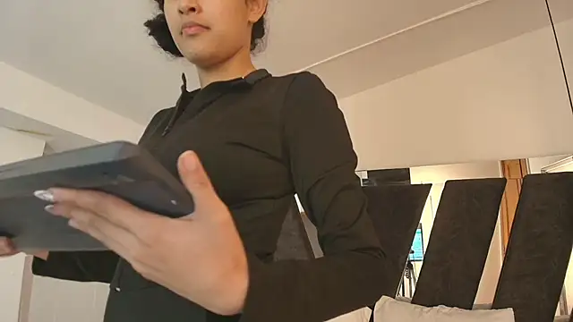 Milkdulce1 online show from 6, 11, 2025