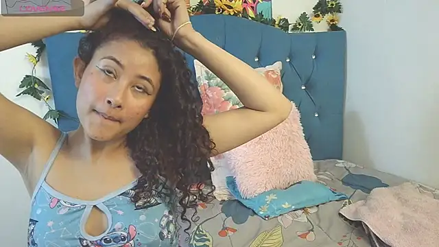Milkdulce1 online show from 22, 12, 2025
