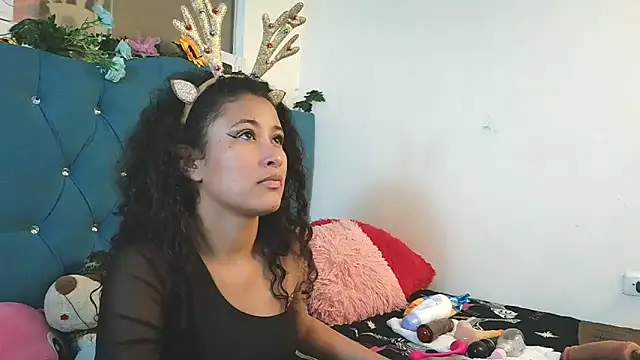 Milkdulce1 online show from 16, 12, 2025