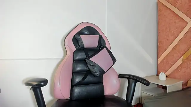 Snapshot of Zaray__ chatting on 15, 10, 2025 Zaray online show from 15, 10, 2025