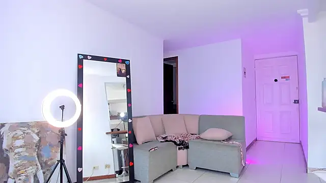 Aleja arango1 online show from 16, 2, 2026