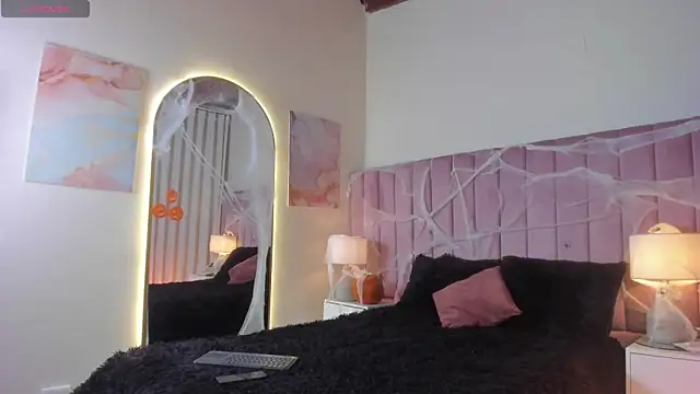 Aleja arango1 online show from 27, 10, 2025