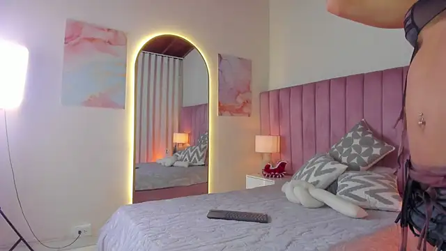 Aleja arango1 online show from 22, 12, 2025