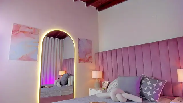 Aleja arango1 online show from 10, 11, 2025