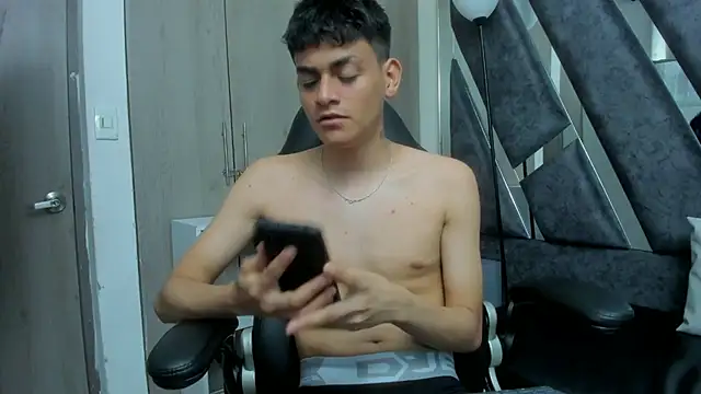 Snapshot of Yef_Thin chatting on 28, 11, 2025 Yef Thin online show from 28, 11, 2025