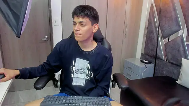 Snapshot of Yef_Thin chatting on 22, 11, 2025 Yef Thin online show from 22, 11, 2025