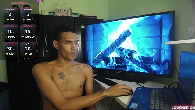 Snapshot of MykeLust chatting on 18, 12, 2024 MykeLust online show from 18, 12, 2024