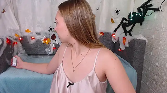 bellaa love  online show from 10, 10, 2025