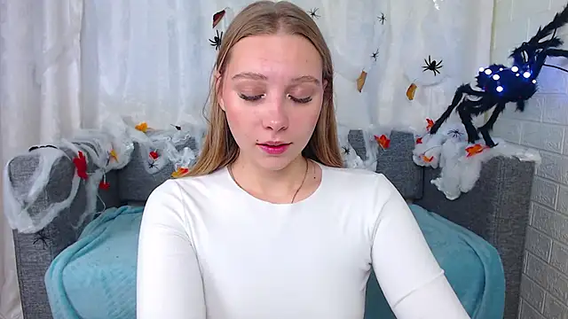 bellaa love  online show from 13, 10, 2025