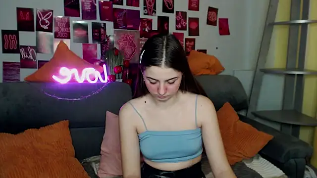 Snapshot of MilanaRoza chatting on 7, 11, 2025 MilanaRoza online show from 7, 11, 2025