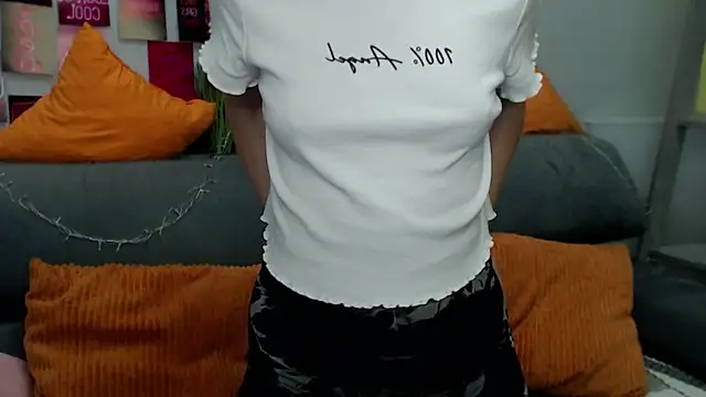 Snapshot of MilanaRoza chatting on 26, 10, 2025 MilanaRoza online show from 26, 10, 2025