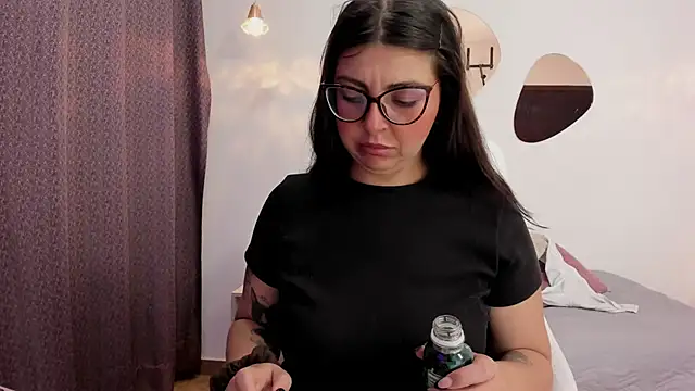 Snapshot of Vioolletta chatting on 16, 10, 2025 Vioolletta online show from 16, 10, 2025