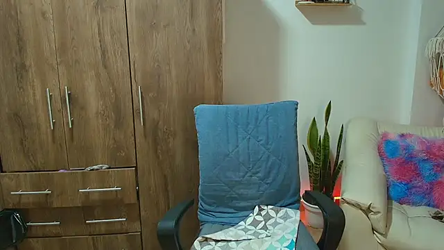 Snapshot of Vioolletta chatting on 30, 7, 2026 Vioolletta online show from 30, 7, 2026