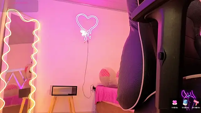 Snapshot of Laylafoxy_tay chatting on 8, 10, 2025 Laylafoxy tay online show from 8, 10, 2025