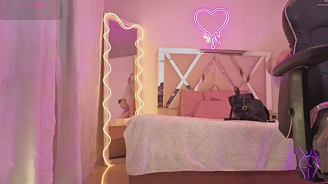 Snapshot of Laylafoxy_tay chatting on 15, 11, 2025 Laylafoxy tay online show from 15, 11, 2025