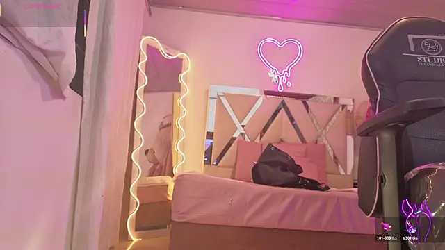 Snapshot of Laylafoxy_tay chatting on 19, 11, 2025 Laylafoxy tay online show from 19, 11, 2025