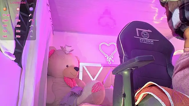 Laylafoxy tay online show from 9, 1, 2026