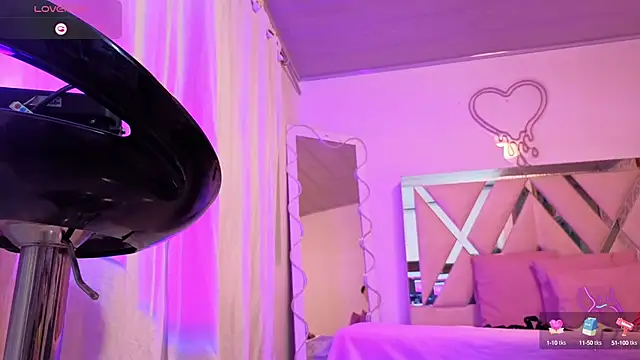 Snapshot of Laylafoxy_tay chatting on 14, 10, 2025 Laylafoxy tay online show from 14, 10, 2025