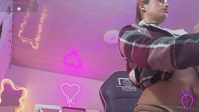 Snapshot of Laylafoxy_tay chatting on 17, 11, 2025 Laylafoxy tay online show from 17, 11, 2025