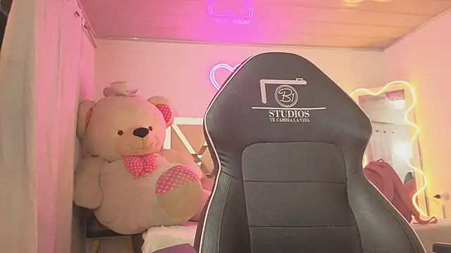 Laylafoxy tay online show from 6, 1, 2026