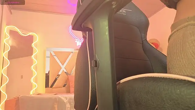 Snapshot of Laylafoxy_tay chatting on 25, 10, 2025 Laylafoxy tay online show from 25, 10, 2025