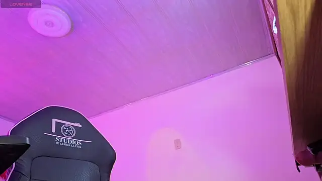 Snapshot of Laylafoxy_tay chatting on 15, 10, 2025 Laylafoxy tay online show from 15, 10, 2025