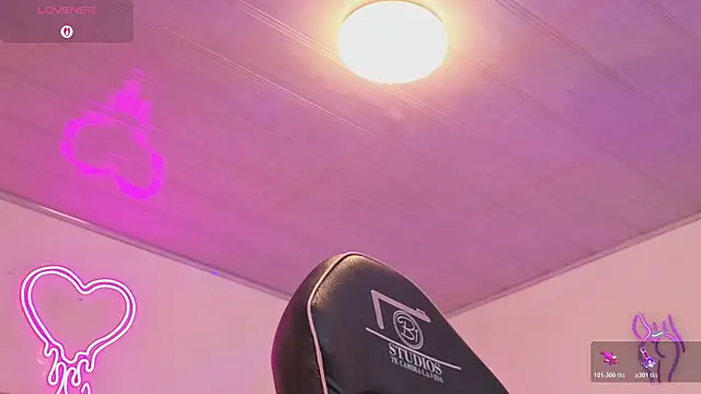 Snapshot of Laylafoxy_tay chatting on 14, 11, 2025 Laylafoxy tay online show from 14, 11, 2025