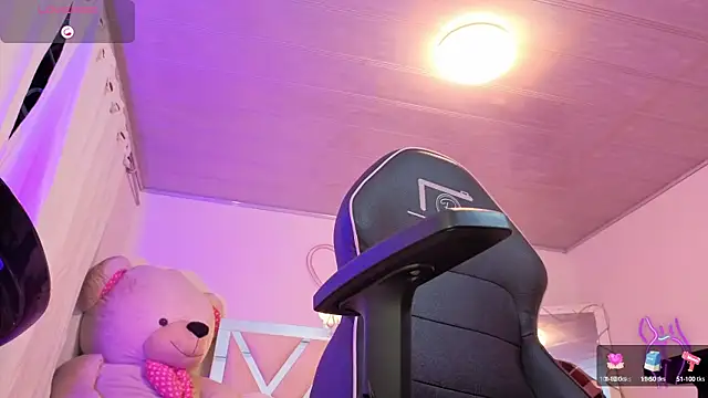 Snapshot of Laylafoxy_tay chatting on 9, 10, 2025 Laylafoxy tay online show from 9, 10, 2025