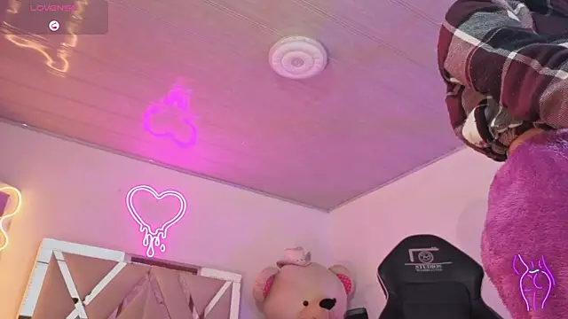 Snapshot of Laylafoxy_tay chatting on 9, 11, 2025 Laylafoxy tay online show from 9, 11, 2025