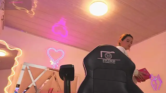 Snapshot of Laylafoxy_tay chatting on 22, 10, 2025 Laylafoxy tay online show from 22, 10, 2025