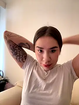 Im Valen Cute online show from 10, 11, 2025