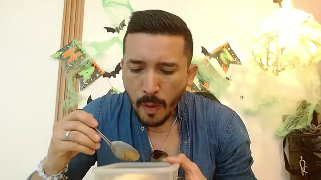 Reiko 85  online show from 21, 10, 2025