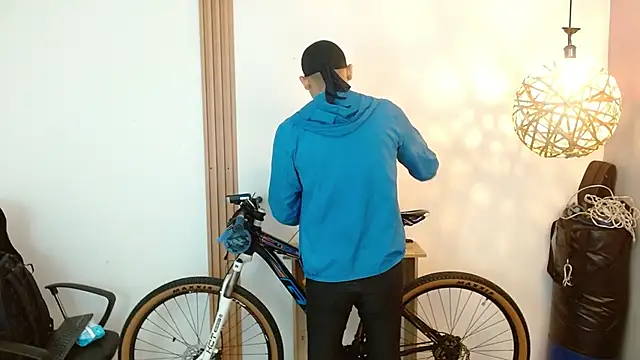 Reiko 85  online show from 28, 11, 2025