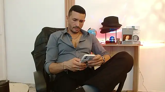 Reiko 85  online show from 8, 11, 2025