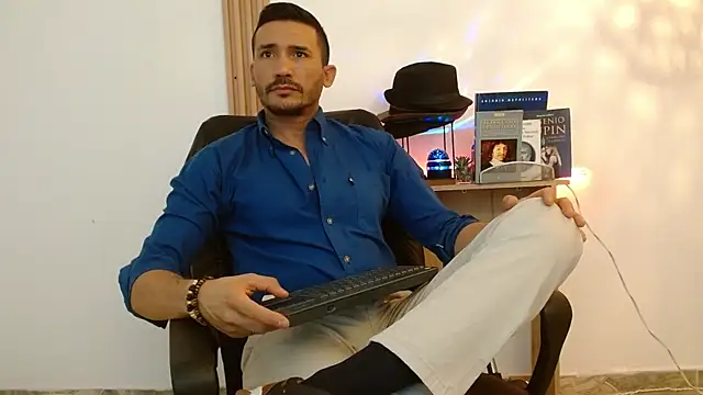 Reiko 85  online show from 12, 11, 2025