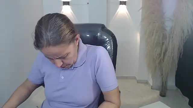 Milf karlye online show from 22, 12, 2025