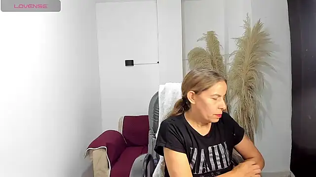 Milf karlye online show from 17, 6, 2026