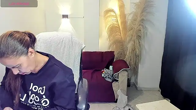 Milf karlye online show from 9, 6, 2026