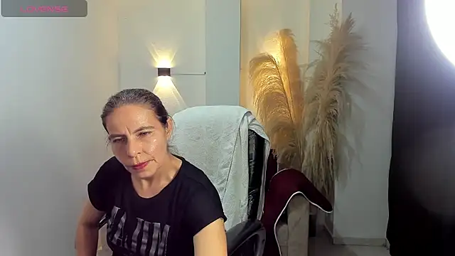 Milf karlye online show from 13, 6, 2026