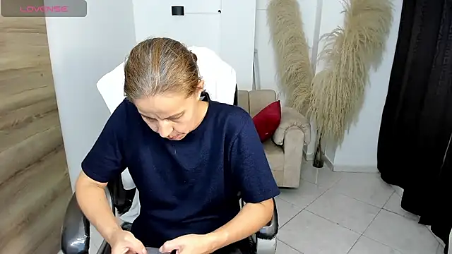 Milf karlye online show from 15, 2, 2026